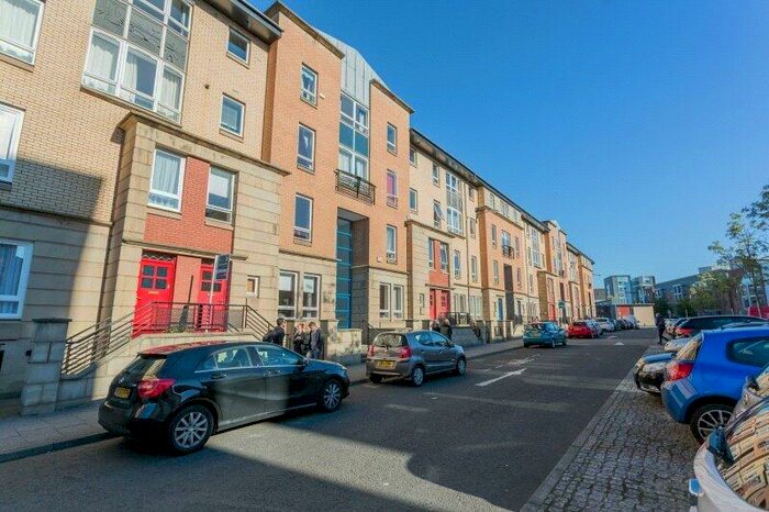 3 Bedroom Flat To Rent In Errol Gardens, Glasgow, G5