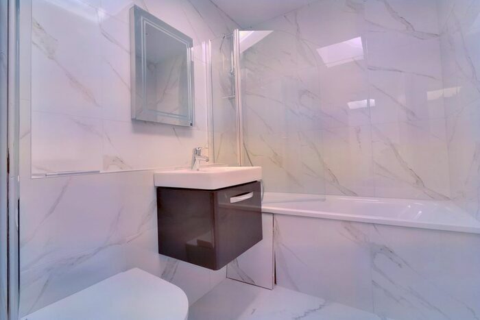 2 Bedroom Flat To Rent In Flat, High Road, Harrow Weald, HA3