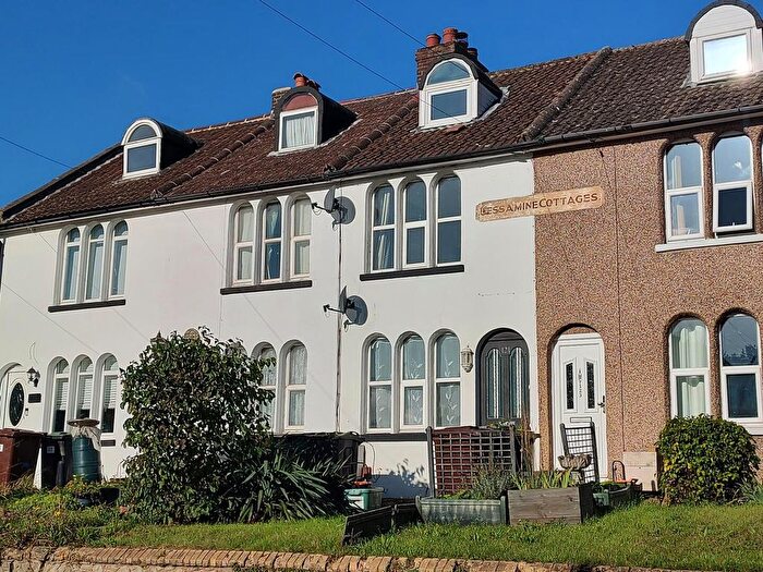 3 Bedroom Property To Rent In Holborough Road, Snodland, Kent, ME6