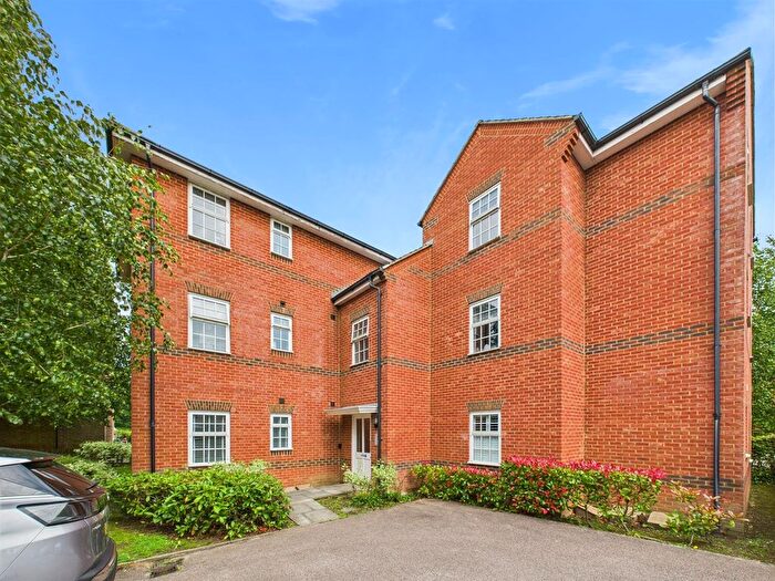 2 Bedroom Flat For Sale In Beckett Road, Coulsdon, CR5