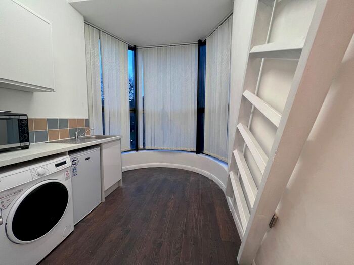 Property To Rent In Queens Parade, Brownlow Road, Bounds Green, N11