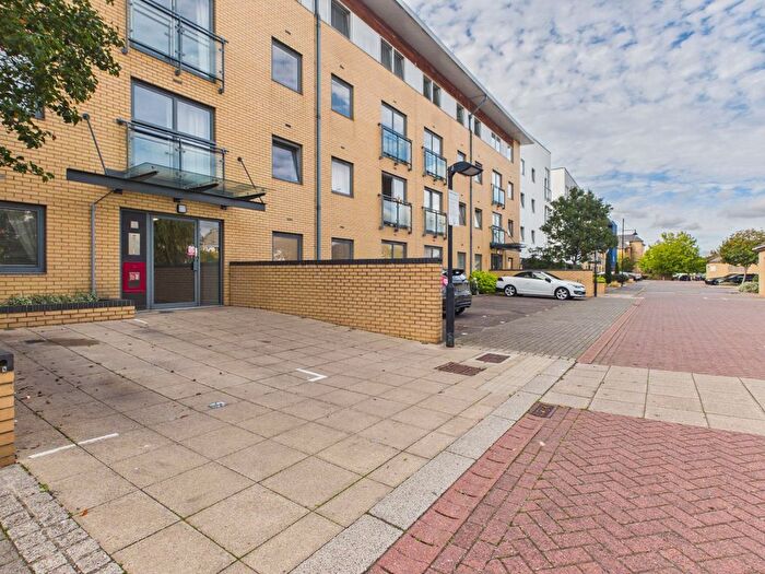 2 Bedroom Flat For Sale In Watersmeet, St. Marys Island, Chatham, Kent, ME4