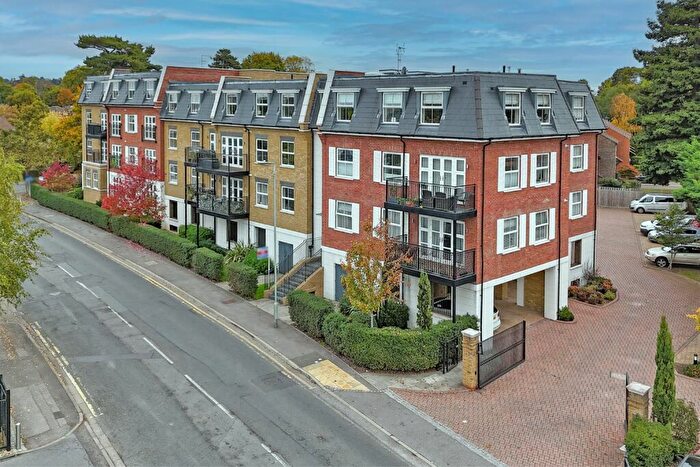 2 Bedroom Flat For Sale In Amber Place, Oldfield Road, Maidenhead, Berkshire, SL6