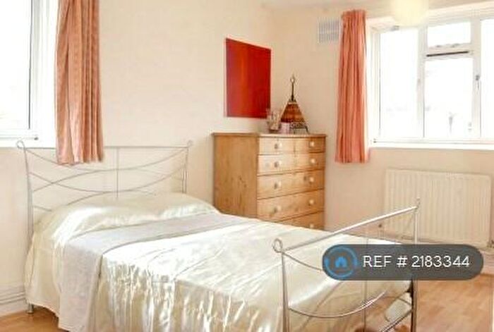 3 Bedroom Flat To Rent In Alfreda Court, London, SW11