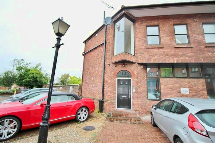 2 Bedroom Flat To Rent In Quaker Lane, Waltham Abbey, EN9