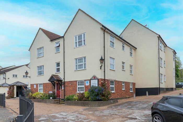 1 Bedroom Flat To Rent In Red Lion Court, Bishops Stortford, Herts, CM23