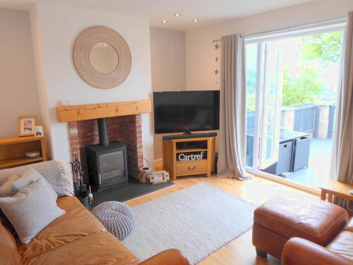 3 Bedroom Semi-Detached House For Sale In Ciltrefnus, Gerlan, Bethesda, Bangor, LL57