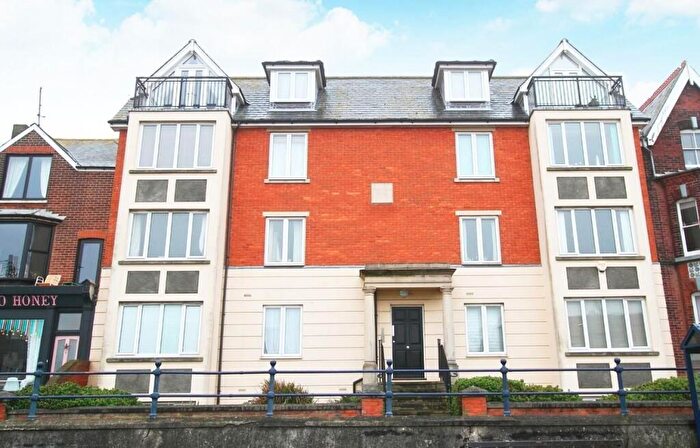2 Bedroom Flat To Rent In The Barges, Tower Parade, Whitstable, Kent, CT5