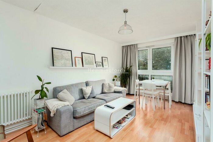 4 Bedroom Apartment To Rent In Pakenham House, Wellington Row, E2