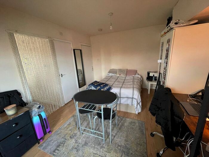 Studio To Rent In Park Avenue, London, NW10
