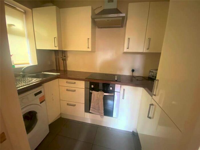 Flat To Rent In Homesdale Road, Bromley, BR2