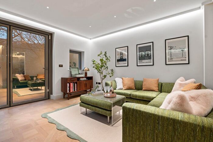 3 Bedroom House To Rent In Corsica Street, Islington, N5