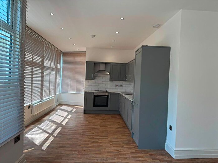 2 Bedroom Flat To Rent In Flat, High Street, Tonbridge, TN9