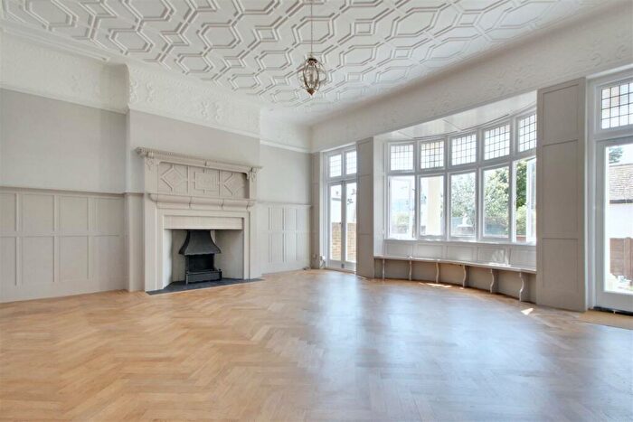 1 Bedroom Flat For Sale In Lansdowne Road, Worthing, BN11