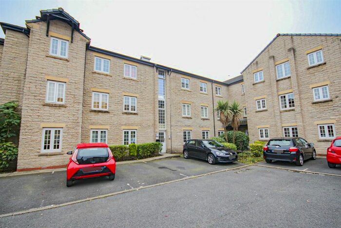 2 Bedroom Flat To Rent In Langwood Court, Haslingden, Rossendale, BB4