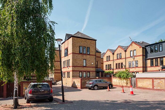 Studio For Sale In Lime Close, London, E1W