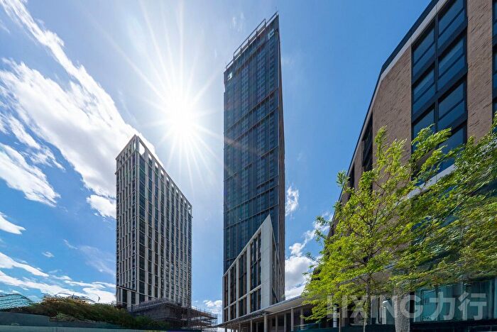 3 Bedroom Flat To Rent In Menara Point, Twlevetrees Park, E16