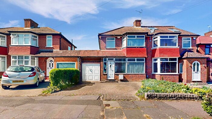 3 Bedroom Semi Detached House For Sale In Anmersh Grove, Stanmore, HA7