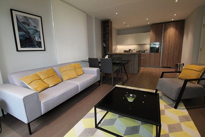 2 Bedroom Flat To Rent In Hamond Court, KT2