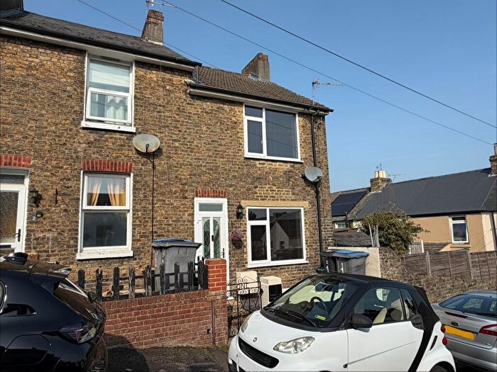 2 Bedroom House To Rent In Woods Place, Dover, CT17