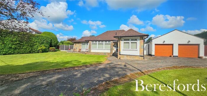 3 Bedroom Bungalow For Sale In Noak Hill Road, Romford, RM3