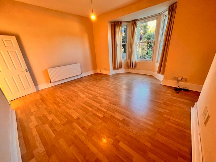 3 Bedroom Flat To Rent In Turle Road, Finsbury Park, N4