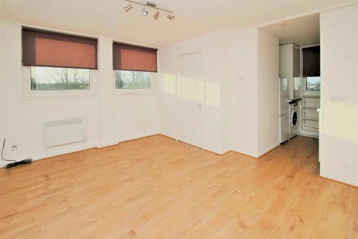 1 Bedroom Apartment To Rent In Gadebridge, Hemel Hempstead, HP1