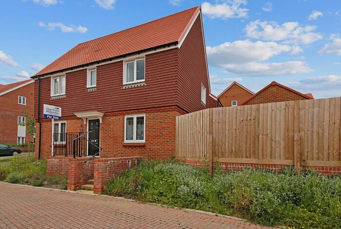 3 Bedroom Detached House For Sale In The Rushets, East Grinstead, RH19