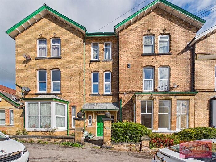 2 Bedroom Flat For Sale In Springhill Road, Scarborough, YO12