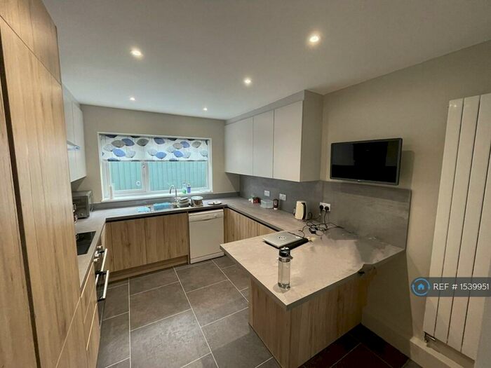 5 Bedroom Semi-Detached House To Rent In Teversal Avenue, Nottingham, NG7