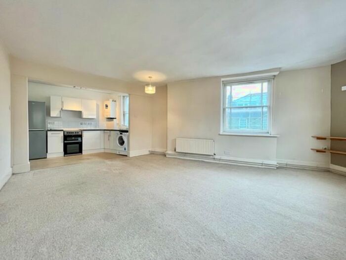 2 Bedroom Flat To Rent In Upper Street, London, N1