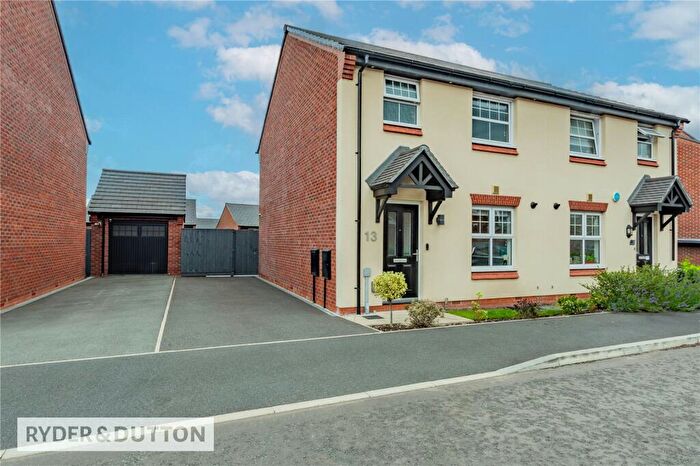 3 Bedroom Semi Detached House For Sale In Dunnderdale Hill, Middleton, Manchester, M24