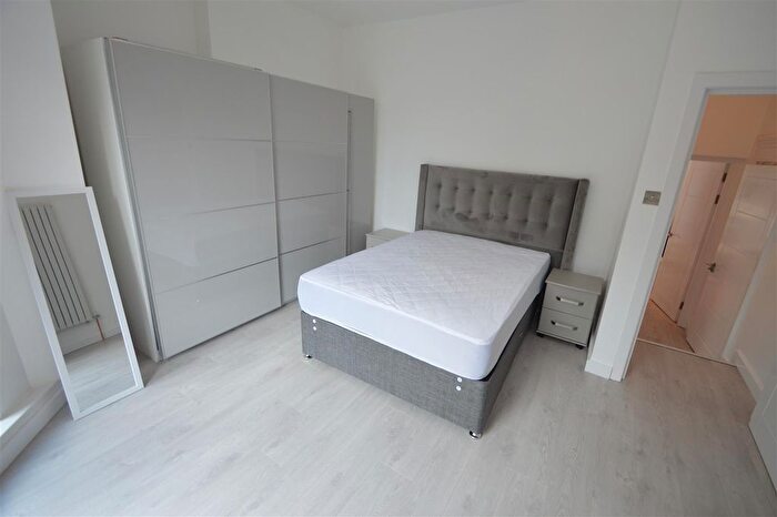 1 Bedroom Flat To Rent In Flat Palatine Road, Withington, Manchester, M20
