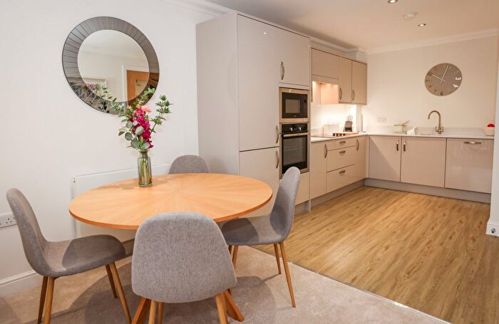 1 Bedroom Flat To Rent In Castle View Retirement Village, Helston Lane, SL4