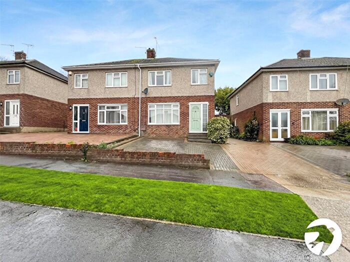 3 Bedroom Semi Detached House For Sale In Ingle Road, Chatham, Kent, ME4