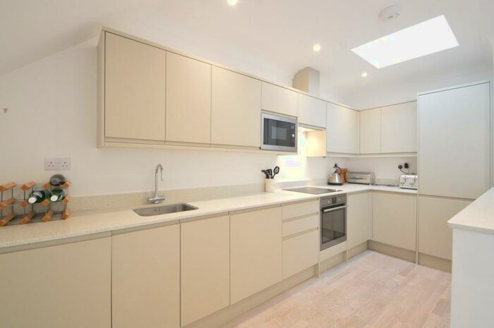 2 Bedroom Flat To Rent In Baker Street, Weybridge, KT13