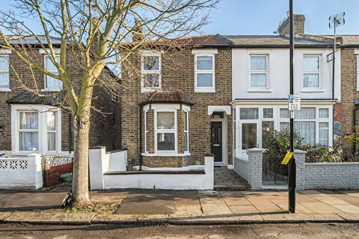 2 Bedroom Property To Rent In Grosvenor Road, Hanwell, W7