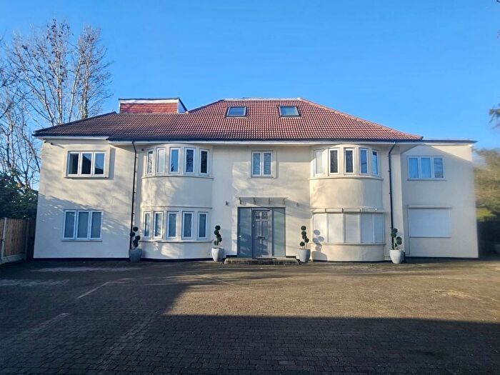 3 Bedroom Flat To Rent In Watford Way, Mill Hill, NW7