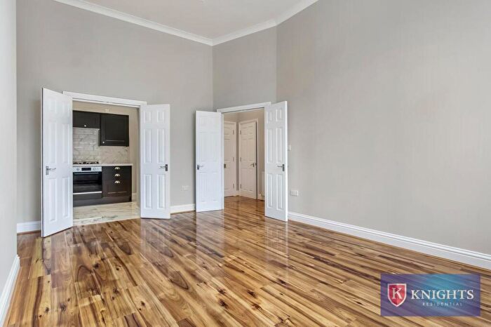 1 Bedroom Property To Rent In Penrose House, Newsholme Drive, Winchmore Hill, London, N21