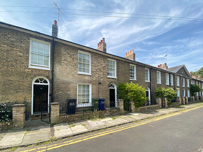 3 Bedroom Terraced House To Rent In New Square, Cambridge, CB1