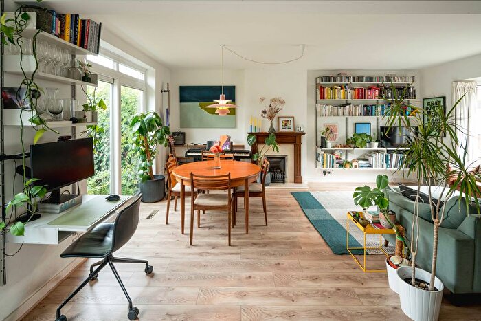 3 Bedroom Semi-detached House For Sale In Walkerscroft Mead, London, SE21