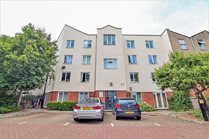 2 Bedroom Flat To Rent In Dairycroft, Hepburn Road, BS2