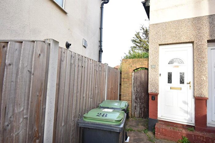 2 Bedroom Flat For Sale In Ely Road, SS2