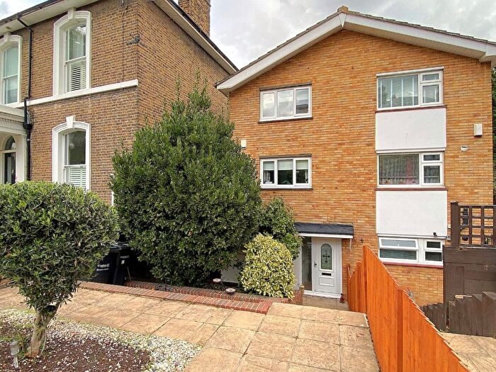 3 Bedroom Town House For Sale In Parrock Road, Gravesend, DA12