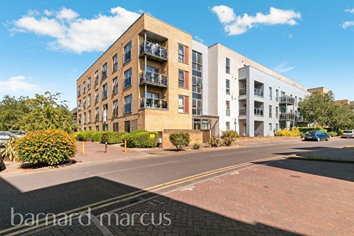 2 Bedroom Flat For Sale In St Georges Grove, London, SW17