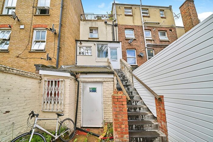 2 Bedroom Maisonette For Sale In Hoxton Street, London, N1