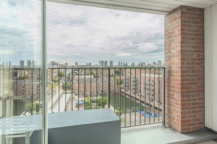 2 Bedroom Flat To Rent In Pioneer Court, East City Point, E16