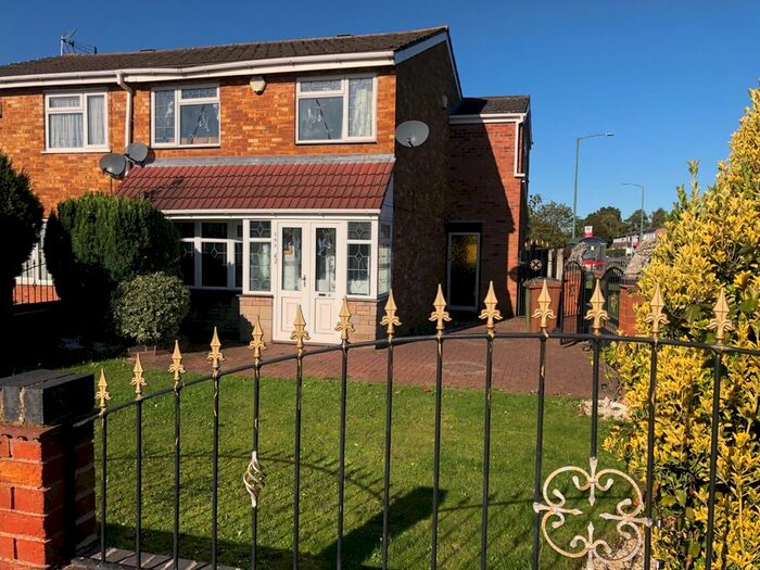 4 Bedroom Semi-Detached House To Rent In Marlene Croft, Chelmsley Wood, Birmingham, West Midlands B37