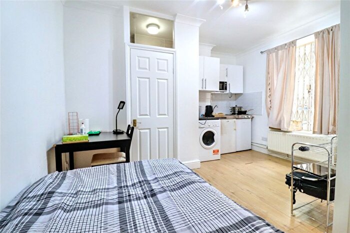 Studio To Rent In Oakley Square, Camden, London, NW1