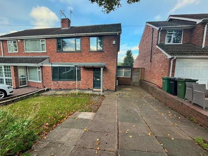 3 Bedroom Property To Rent In Brocks Hill Drive, Oadby, Leicester, LE2